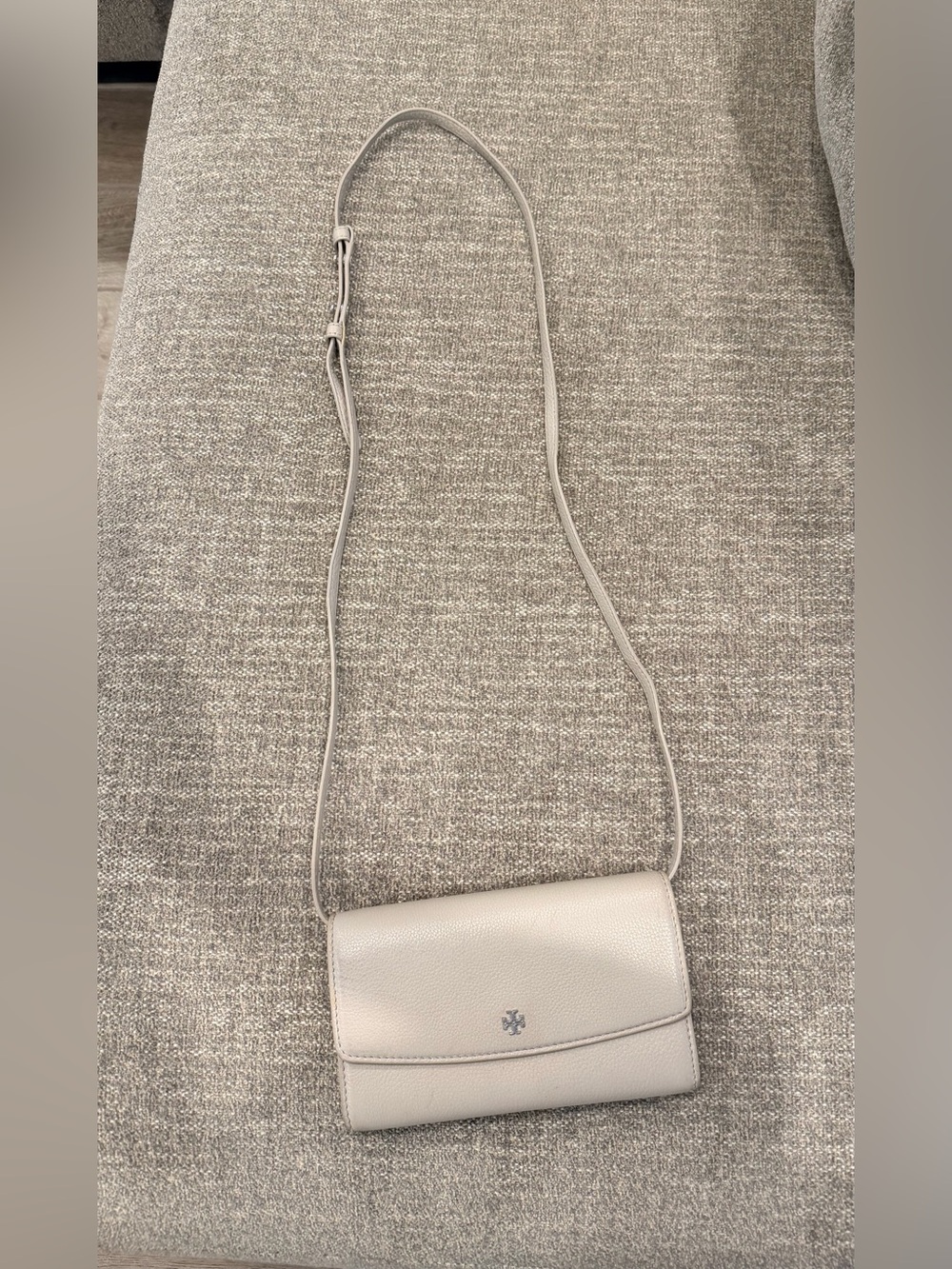 Tory Burch Pebbled Leather Crossbody — Light Gray